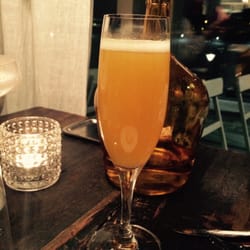 Bryggargatan Bistro - Nordisk Bellini: champagne och hjortron, fantastiskt god!