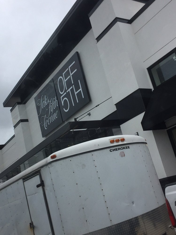 Marketplace At Braintree Shopping Centres 200550 Grossman Dr