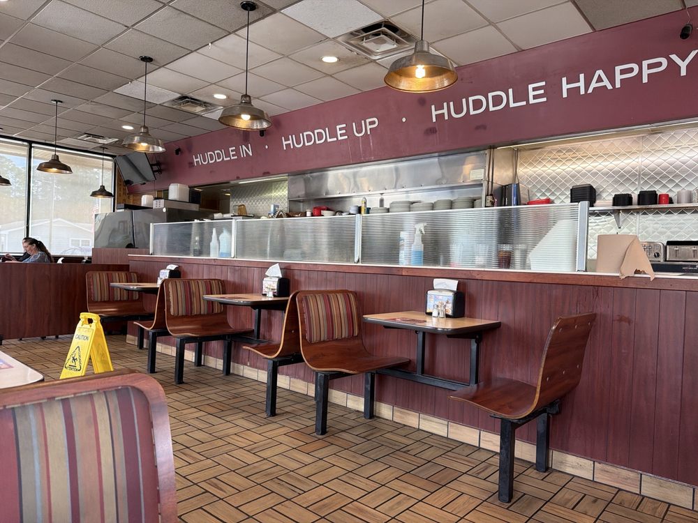 Huddle House Logo