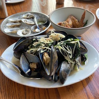 Fish Cheeks - Mussels with Lemongrass - Seafood Near Me - New York, New York Fish Cheeks - Mussels with Lemongrass - Seafood Near Me - New York, New York