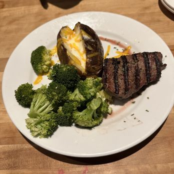 Cheddar's Scratch Kitchen - 6oz sirloin, Loaded Baked Potato, and broccoli - Comfort Food Near Me - Kissimmee, Florida Cheddar's Scratch Kitchen - 6oz sirloin, Loaded Baked Potato, and broccoli - Comfort Food Near Me - Kissimmee, Florida