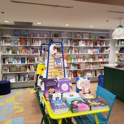 Kidsbooks - Inside