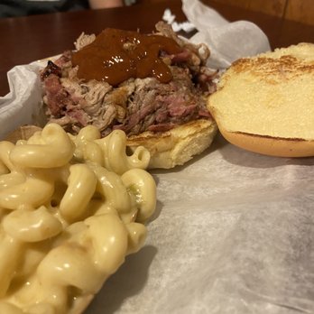 Project BBQ - Pulled pork sandwich with smoked Mac and cheese - Barbeque Near Me - Johnson City, Tennessee