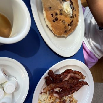 Bob & Edith's Diner - Chocolate Chip Hot Cake - American Near Me - Arlington, Virginia