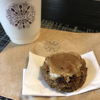 Oromo Cafe Bucktown - 12 oz. Hibiscus Thai Iced Tea Concoction Coconut Oat Cranberries Walnut Cookie with Cashew Cream - Cafes Near Me - Chicago, Illinois