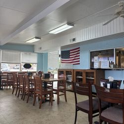 Pupuseria Y Taqueria La Bendiction - Indoor seating area