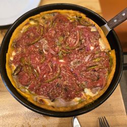 Williams Inn Pizza & Sports Bar - Medium pizza with mushroom, red onions, green peppers and sausage.
