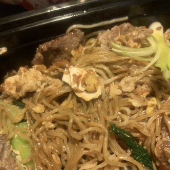 Manao Thai Street Eats - Giant eggshell in Phad Ba Mee - Thai Near Me - Seattle, Washington
