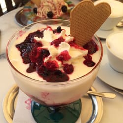 Eiscafe Cortina - Joghurt-Becher Waldfrucht