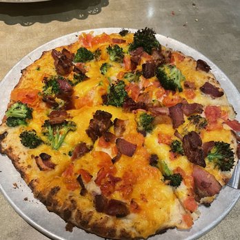 Pizza Lucé - Potato with cheese and broccoli pizza - Pizza Near Me - Saint Paul, Minnesota Pizza Lucé - Potato with cheese and broccoli pizza - Pizza Near Me - Saint Paul, Minnesota
