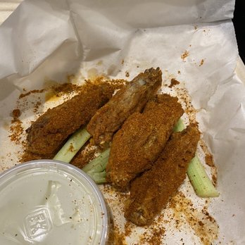 1978 NY Pizza - 4 pitifully prepared wings. - Italian Near Me - Pasadena, Maryland