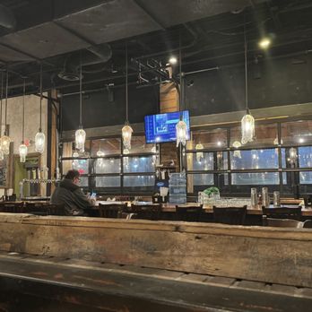 Burntwood Tavern - Bar area - American Near Me - Fairlawn, Ohio