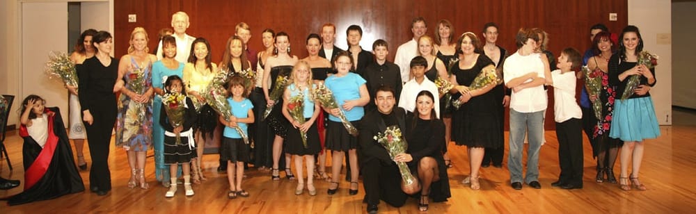 I Dance 2 Ballroom Dancesport Studio Logo