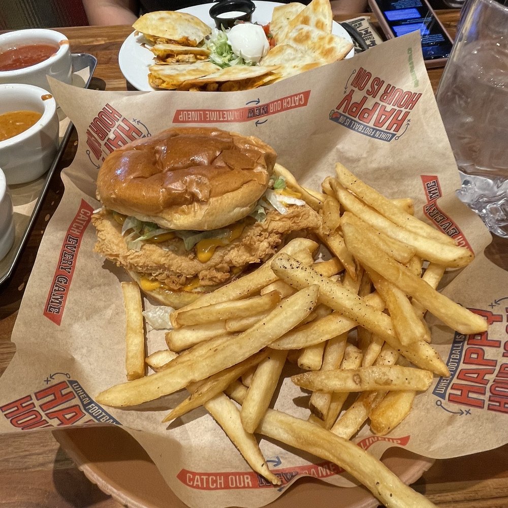 Chili's - 11-13-2022 - Big Mouth Crispy Chicken Sandwich. - American Near Me - Plano, Texas Chili's - 11-13-2022 - Big Mouth Crispy Chicken Sandwich. - American Near Me - Plano, Texas