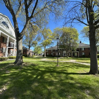 Huntley Square - Apartments Near Me - Beverly Hills, Michigan