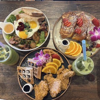 O2 Eatery - Bowls - Champions Bowl Sweet Tooth - French Toast Sweet Tooth - Crispy Chicken & Waffles - Breakfast & Brunch Near Me - Berkeley, California