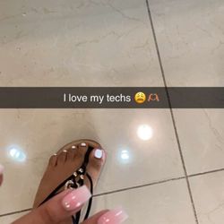 Sparkle Nails & Spa - Pedi and full set