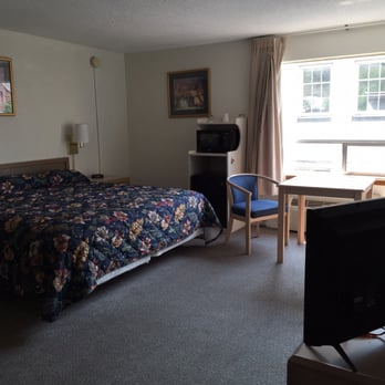 The Stardust Motel - room with king sized bed - Hotels Near Me - Wallace, Idaho The Stardust Motel - room with king sized bed - Hotels Near Me - Wallace, Idaho