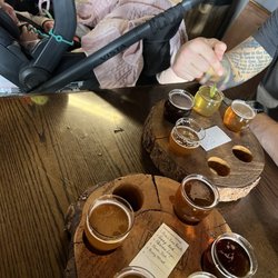 Peaks N Pines Brewing Company - Beer flights