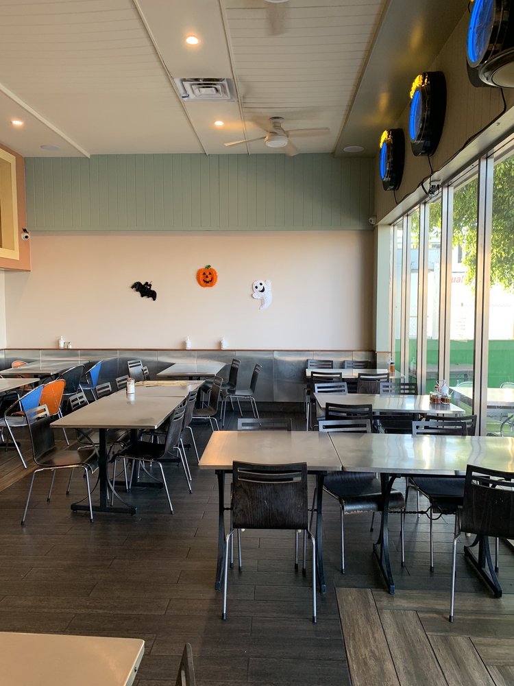 Sanamluang Cafe