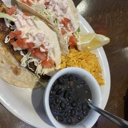 Mixx on Main - Fish tacos.