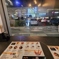 Silverlake Ramen - Mission Hills - The window view