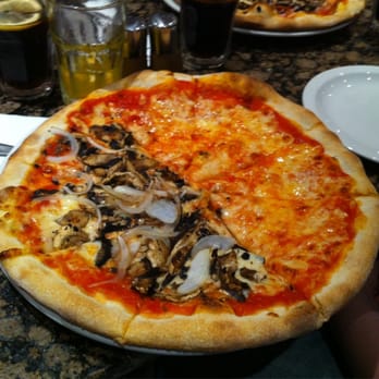 La Porchetta - Half mushroom and onion, half cheese and mozerella - Italian Near Me - London, XGL La Porchetta - Half mushroom and onion, half cheese and mozerella - Italian Near Me - London, XGL