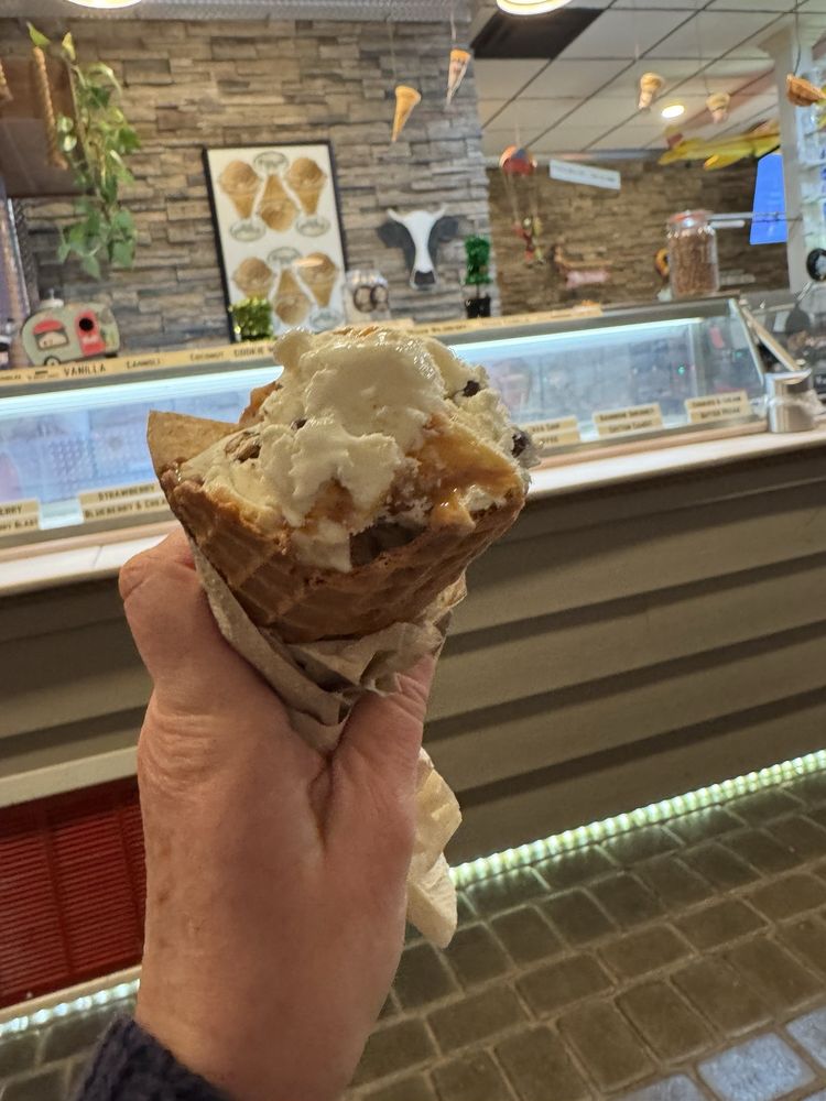 Tuckahoe Ice Creama Logo