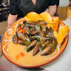 Bellas Cafe on Main Street - Mussels en Brodo