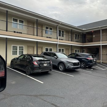 Lodging on the Square - Hotels Near Me - Berlin, Ohio