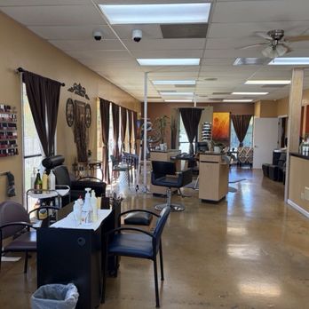 Toniy Patterson - Darryl's Hari Studio and Spa- A view from the the door. - Hair Stylists Near Me - Carmichael, California Toniy Patterson - Darryl's Hari Studio and Spa- A view from the the door. - Hair Stylists Near Me - Carmichael, California