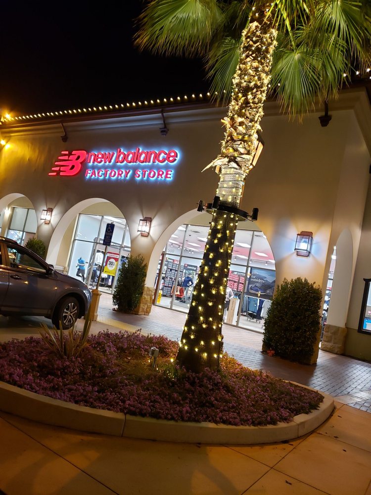 NEW BALANCE FACTORY STORE 21 Photos & 35 Reviews 101 W Avenida