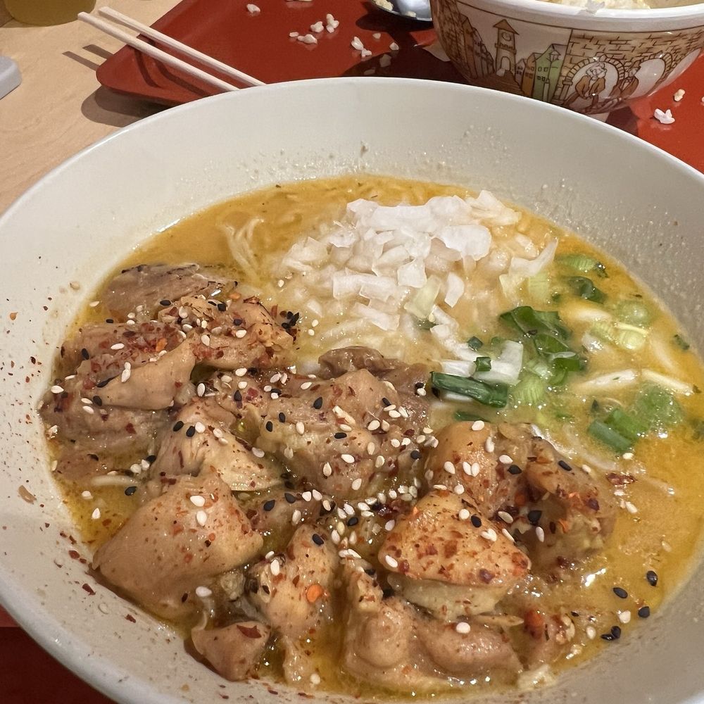 Sukiya - Tonkotsu ramen with chicken - Japanese Near Me - Juárez, AGU