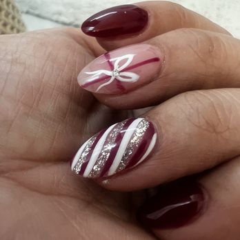 SL Nail & Spa Angelic - Candy cane stripes and holiday bow - Nail Salons Near Me - Chicago, Illinois