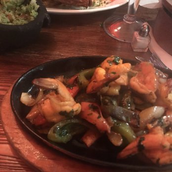 Seis Vecinos Restaurant - Shrimp fajitas - Latin American Near Me - Bronx, New York