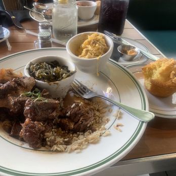 Fixins Soul Kitchen - Oxtails plate - Soul Food Near Me - Los Angeles, California Fixins Soul Kitchen - Oxtails plate - Soul Food Near Me - Los Angeles, California