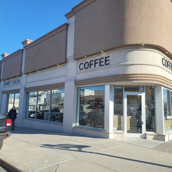 Annie's Social - Store Front (Entrance for dogs on the side) - Coffee & Tea Near Me - Flushing, New York