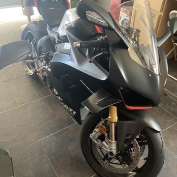 Unique Superbikes - Ducati V4 SP2 single sided swingarm all stock no mods bcuz i can still destroy super cars reason for owning - Motorcycle Dealers Near Me - Miami, Florida