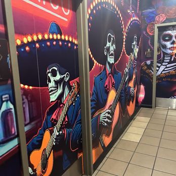 Orale Guey - Interior restroom hallway - Mexican Near Me - Columbus, Ohio