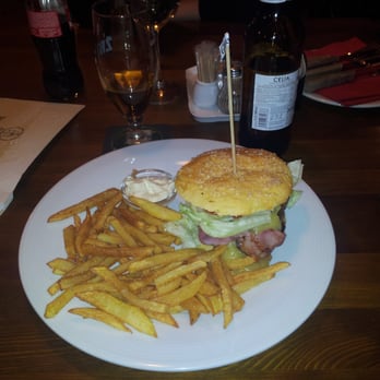 Švejk Restaurant U Karla - Bezlepkový hamburger - Gluten-Free Near Me - Prague, Puerto Rico