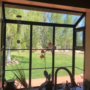 Reno Tahoe Window Cleaning - Clean kitchen window - Window Washing Near Me - Reno, Nevada Reno Tahoe Window Cleaning - Clean kitchen window - Window Washing Near Me - Reno, Nevada