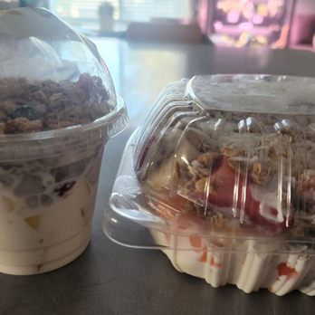 Bionicos Green Paradise - Mini bionico left, medium bionico right - Juice Bars & Smoothies Near Me - Anaheim, California