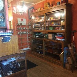 Edward's Pipe & Tobacco Shop