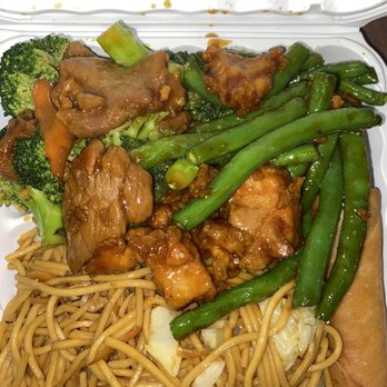 China Chef Express - Chow mein, chicken and green beans, beef broccoli and egg roll combo - Chinese Near Me - Long Beach, California China Chef Express - Chow mein, chicken and green beans, beef broccoli and egg roll combo - Chinese Near Me - Long Beach, California