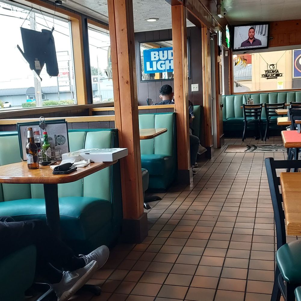 The Cloverleaf - Pizza Near Me - Tacoma, Washington The Cloverleaf - Pizza Near Me - Tacoma, Washington