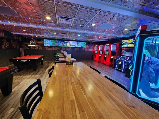 Full Tilt Tavern by null