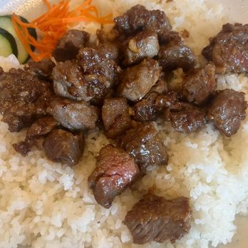 Broken Rice - Shaken beef - Vietnamese Near Me - Honolulu, Hawaii