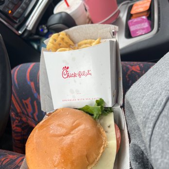 Chick-fil-A - Hot fresh spicy chicken deluxe with fries and lemonade! Yum yum yum! I feel I'm eating healthier when I choose Chick-fi-li! See u soon guys! - Fast Food Near Me - Cedarville, Ohio