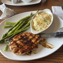 Balsamic grilled chicken w/ asparagus & cauliflower rice Balsamic grilled chicken w/ asparagus & cauliflower rice