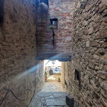 Taverna del Guerrino - Entrance to patio - Tuscan Near Me - Greve In Chianti, PO Taverna del Guerrino - Entrance to patio - Tuscan Near Me - Greve In Chianti, PO
